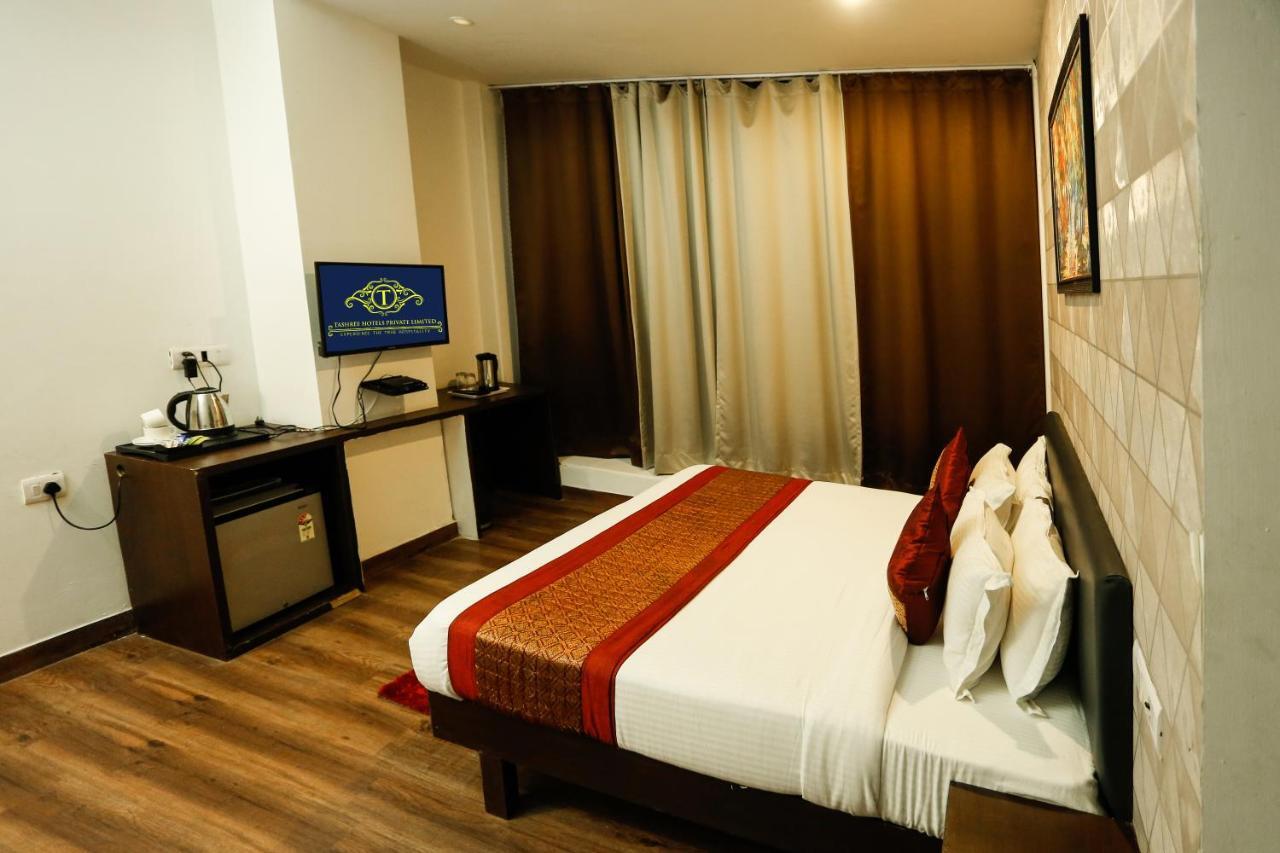Airport Hotel Tashree New Delhi Exterior photo