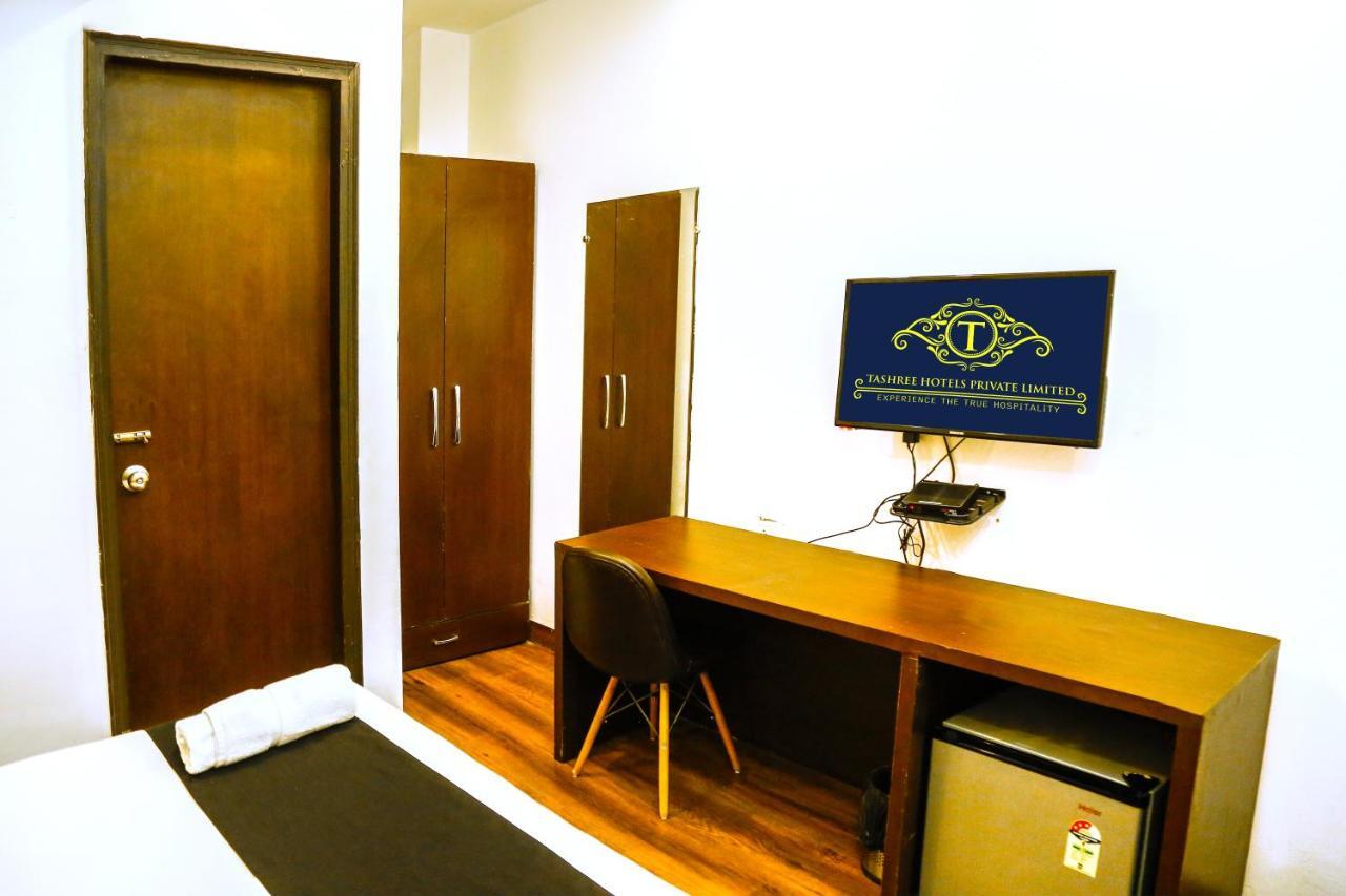 Airport Hotel Tashree New Delhi Exterior photo