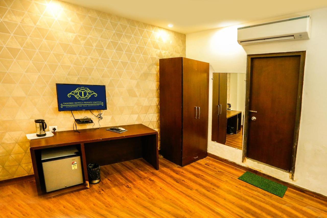 Airport Hotel Tashree New Delhi Exterior photo