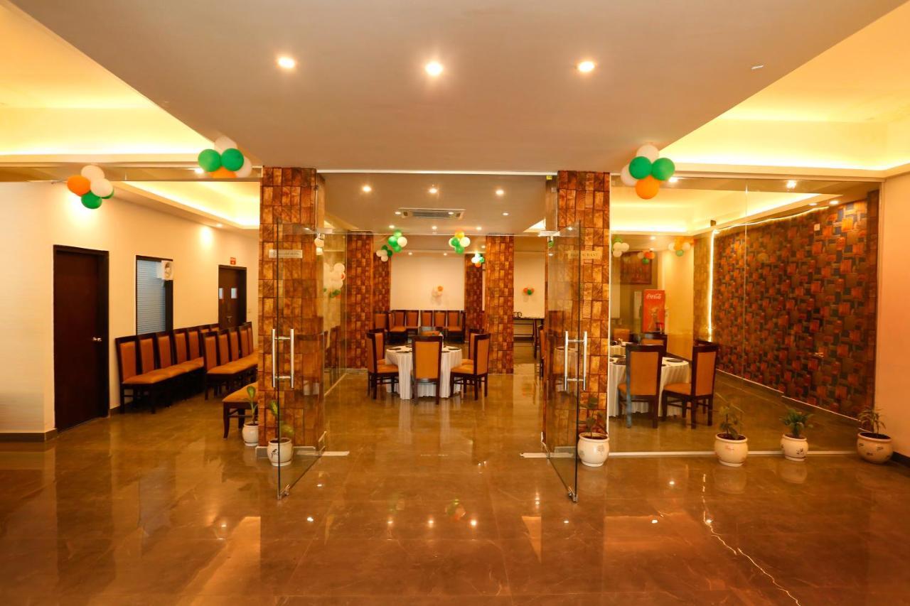 Airport Hotel Tashree New Delhi Exterior photo