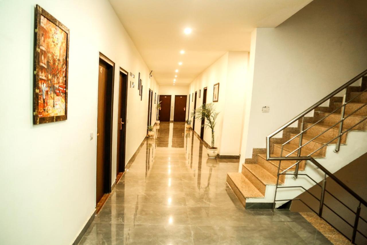 Airport Hotel Tashree New Delhi Exterior photo